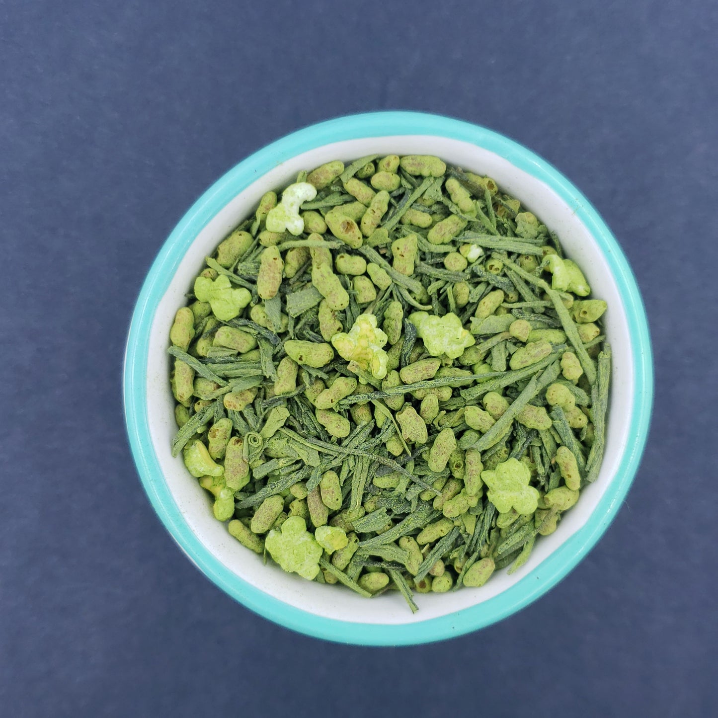 Nateavia Matcha Genmaicha - Hojas finas de sencha japonesas orgánicas, arroz integral tostado y matcha - Sabor cremoso - Auténtico origen japonés - 80 g